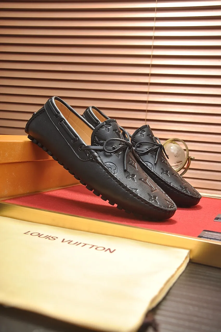 Men's men's shoes 💰420💶 [LV Doudou shoes] (water-dyed cowhide lining) new model is on the market, available on the official website. The new Doudou shoes are processed into single-color materials, and the uppers are made of imported cowhide material. The body of the shoe is fully hemmed with mark thread, and is lined with imported original cowhide leather. The elegant shoe shape is super suitable for all-matching, and the size is 38-44.
